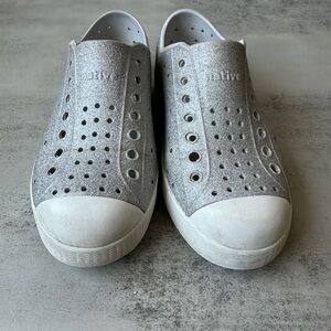 Native Glitter in Silver Size C13